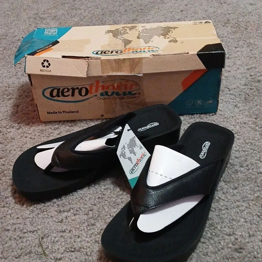 Aerothotic black sandals Sz 7 NWT and comes with box